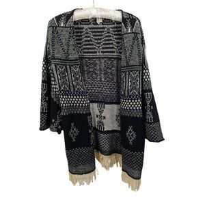 Gimmicks by BKE Black and Cream Boho Sweater Size Medium